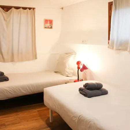 Vakantiehuis House With Garden For 6 People In *