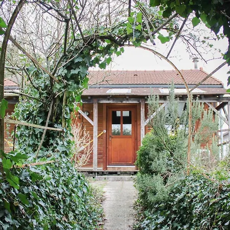 House With Garden For 6 People In *